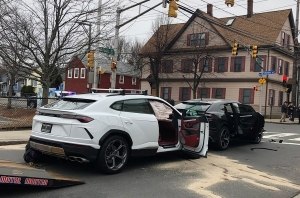 Подростки угнали два Lamborghini Urus и столкнулись друг с другом