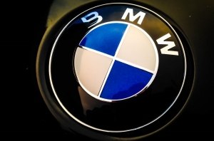 BMW запатентовала систему пассивной безопасности для мотоциклов