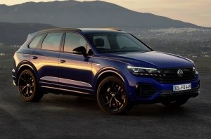 Volkswagen представил «заряженную» R-модификацию кроссовера Touareg Volkswagen представил «заряженную» R-модификацию кроссовера Touareg