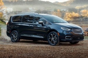 Минивэн Chrysler Pacifica обновился и стал полноприводным Минивэн Chrysler Pacifica обновился и стал полноприводным