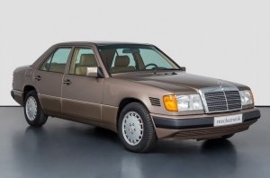 30-летний Mercedes W124 без пробега выставили на продажу