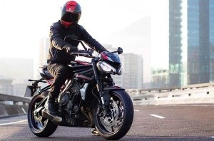 Бюджетный R: Triumph представил новую версию нейкеда Street Triple