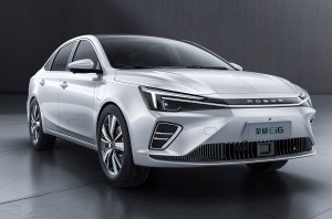 В Китае создали соперника Skoda Octavia с электромотором