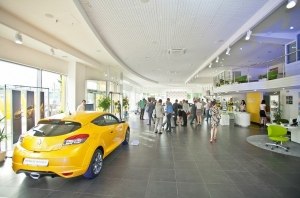 В Украине закрываются автосалоны