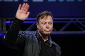 Илон Маск передал больницам аппараты ИВЛ для лечения коронавируса