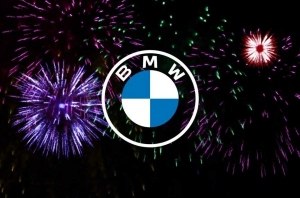 BMW не будет украшать новым логотипом свои автомобили