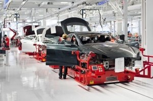 «Tesla — робот»: видео-экскурсия по «Гигафабрике 3»