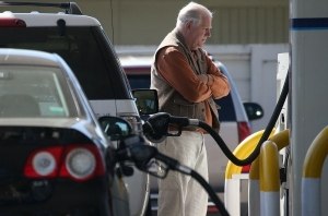 Приятные новости: в Украине продолжает дешеветь топливо