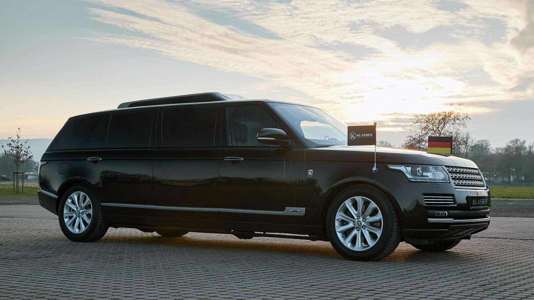 Из Range Rover сделали бронированный бункер-лимузин