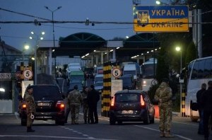 Кабмин приоткрыл границу с Польшей