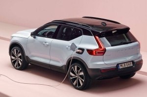 Volvo сделали гибрид XC40 доступней