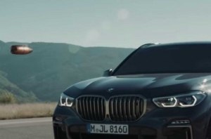 Гонка: BMW X5 против… пули. Кто победит? (видео) Гонка: BMW X5 против… пули. Кто победит? (видео)