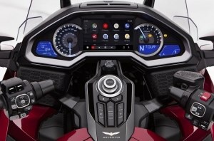 «Ok, Google! Почему так долго?»: Android Auto наконец-то доступен для мотоциклов