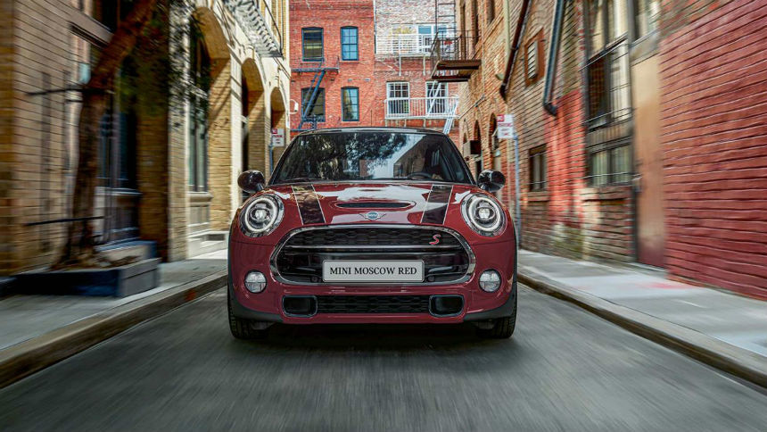 Названа цена Mini с панорамой Москвы в салоне