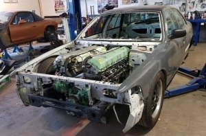 Ford Crown Victoria с «танком» под капотом (видео)