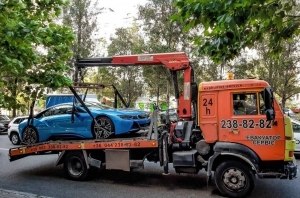 Правила одни для всех: в столице активно эвакуируют элитные авто