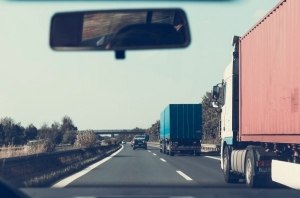 Вслед за камерами вводятся ограничения на передвижения грузовиков