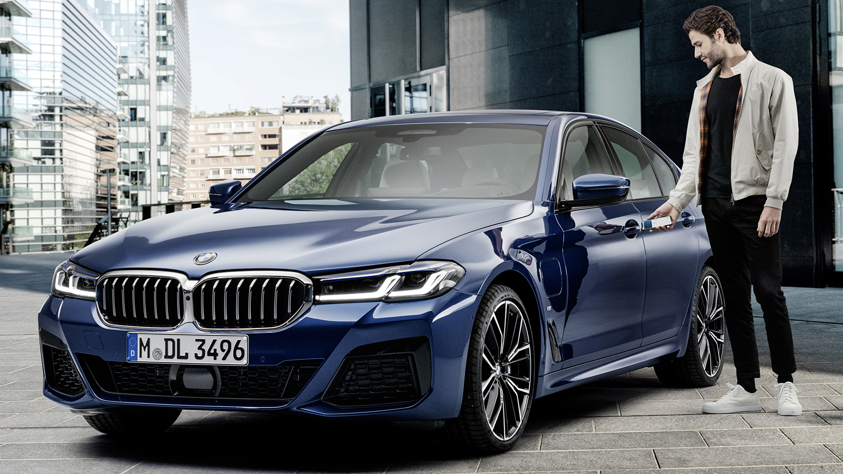 BMW и Apple представили цифровой ключ для автомобилей