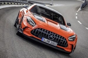 «Черный и дорогой»: спецсерия Mercedes-AMG GT