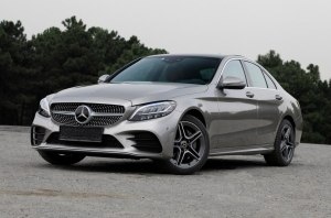 Mercedes отзывавет 669 тыс. авто