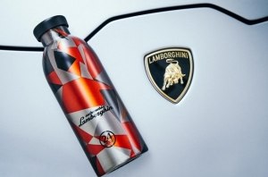 Что-то пошло не так: Lamborghini занялась выпуском бутылок