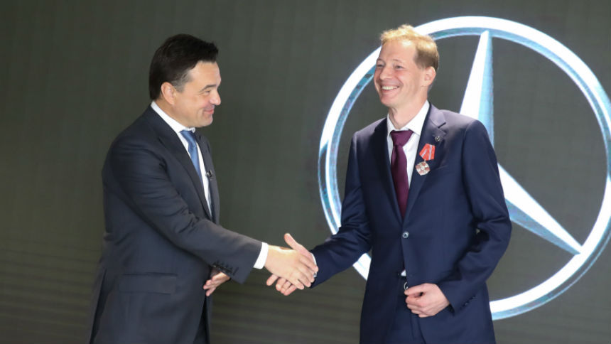 Директора российского завода Mercedes наградили орденом