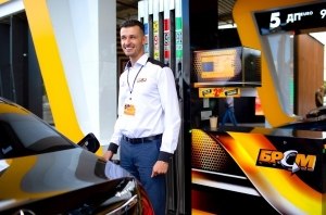 На АЗК «БРСМ-НАФТА» Топ-Менеджмент заправляв авто і спілкувався з клієнтами