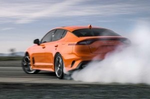 Обновленный KIA Stinger оголил «ягодицы»