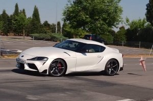 Toyota Supra провалила лосиный тест (видео) Toyota Supra провалила лосиный тест (видео)