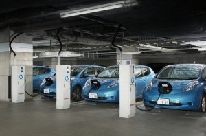 Плата за парковку электричеством. Что задумал Nissan?