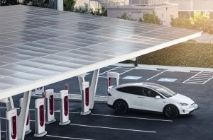 Tesla ограничивает мощность своих зарядных станций в Европе