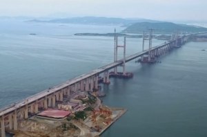 Самый длинный в мире мост через пролив прошел испытание нагрузкой (видео)
