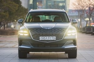 Электрический Genesis eG80 с батареей на крыше