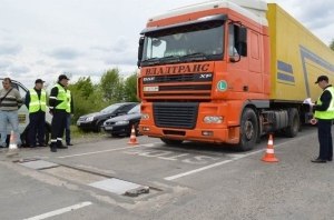 В Украине вес грузовиков будут контролировать круглосуточно