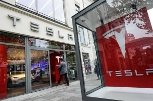 Горки на бирже: акции Tesla обвалились на 21%