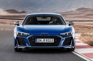 Audi R8 разорвало от удара с 13 автомобилями Audi R8 разорвало от удара с 13 автомобилями