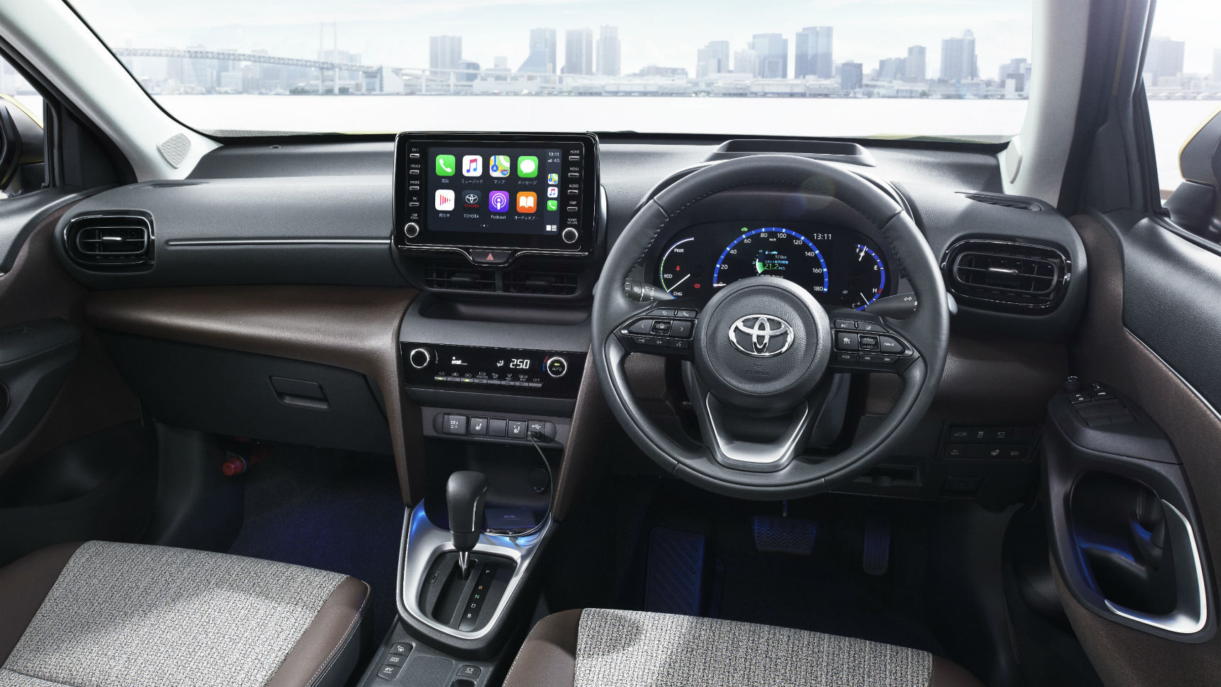 Toyota начала продажи нового компакт-кросса