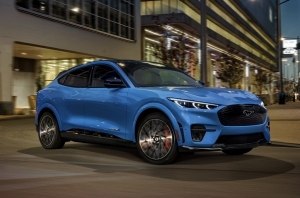 Ford против Tesla: разгонная динамика