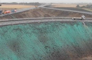 Яркая дорожная развязка под Полтавой (видео) Яркая дорожная развязка под Полтавой (видео)