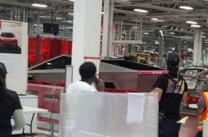 Пикап Cybertruck внезапно заметили на конвейере Tesla