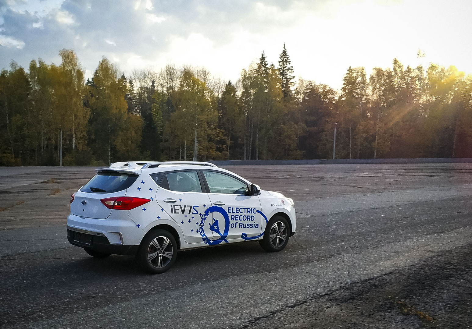 Электрический JAC установил рекорд России по дальности пробега Электрический JAC установил рекорд России по дальности пробега