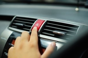 «Аварийка» — это не кнопка «спасибо»! 8 случаев использования