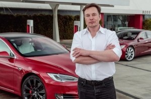 Маск не смог припарковаться в Берлине. Теперь Tesla готовит компактный хэтч для Европы