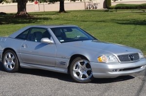18-летний девственник: на аукционе продали Mercedes-Benz SL 500 без единой регистрации