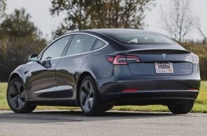 Владелица Tesla поиздевалась над угонщиками ее авто
