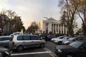 В центре Киева евробляхеры перекрыли движение В центре Киева евробляхеры перекрыли движение