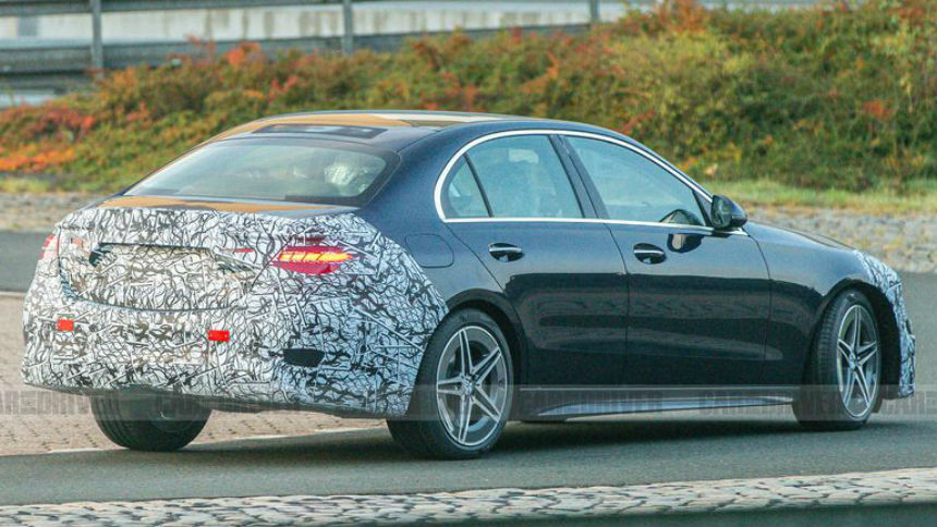 Новый Mercedes-Benz C-Class почти лишился камуфляжа Новый Mercedes-Benz C-Class почти лишился камуфляжа