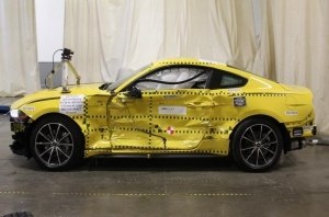 Ford продает Мустанги после краш-тестов