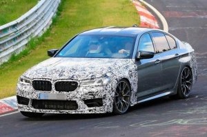 BMW выкатила на трек топовую M5