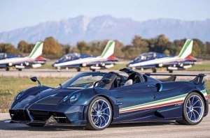 Компания Pagani представила ограниченную серию гиперкара Huayra Tricolore